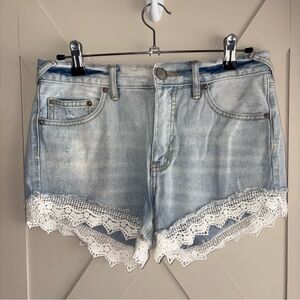 Free People Lacey Lace Trim Destroyed Denim Jean Shorts Grungy Light Wash Sz 26